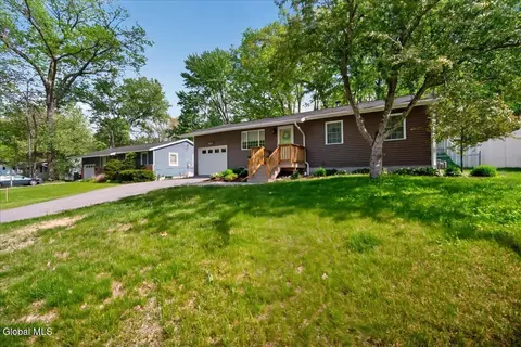 65 Curt Blvd, Saratoga Springs, NY 12866
