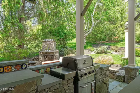 Exterior - 164 Kennewyck Cir, Slingerlands, NY 12159 photo 2 of 18