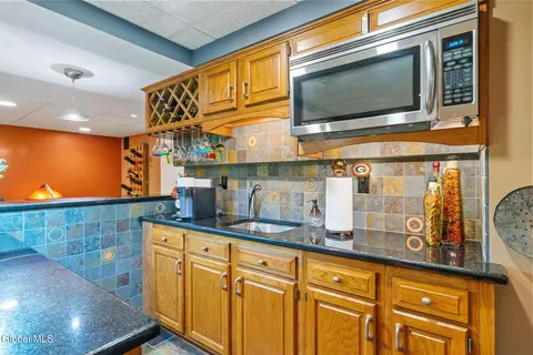 Kitchen - 164 Kennewyck Cir, Slingerlands, NY 12159 photo 13 of 15