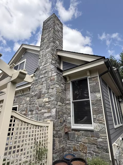 Exterior - 164 Kennewyck Cir, Slingerlands, NY 12159 photo 13 of 18