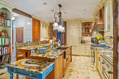 Kitchen - 164 Kennewyck Cir, Slingerlands, NY 12159 photo 3 of 15