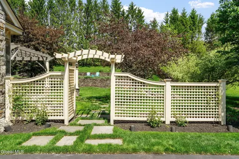 Exterior - 164 Kennewyck Cir, Slingerlands, NY 12159 photo 11 of 18