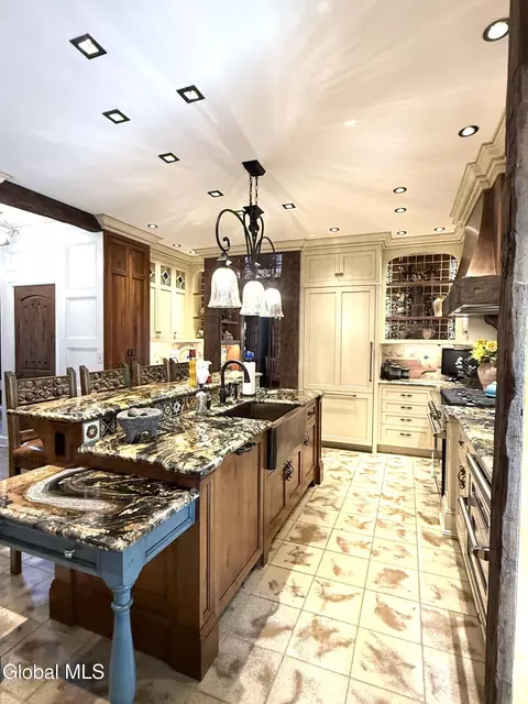 Kitchen - 164 Kennewyck Cir, Slingerlands, NY 12159 photo 7 of 15