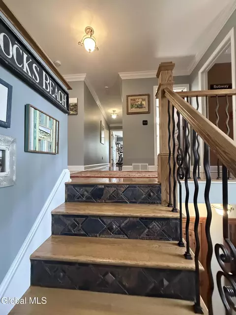 Entry Way - 164 Kennewyck Cir, Slingerlands, NY 12159 photo 4 of 7