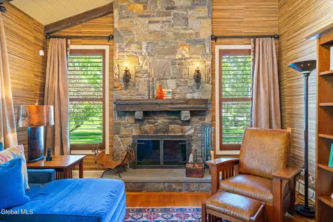 Living - 164 Kennewyck Cir, Slingerlands, NY 12159 photo 2 of 3