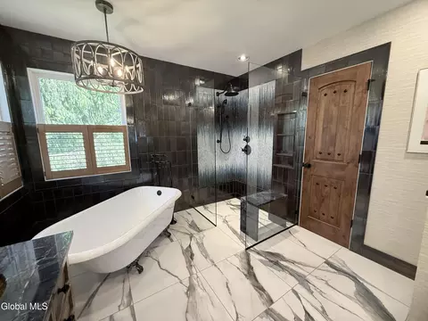 Bath - 164 Kennewyck Cir, Slingerlands, NY 12159 photo 3 of 13