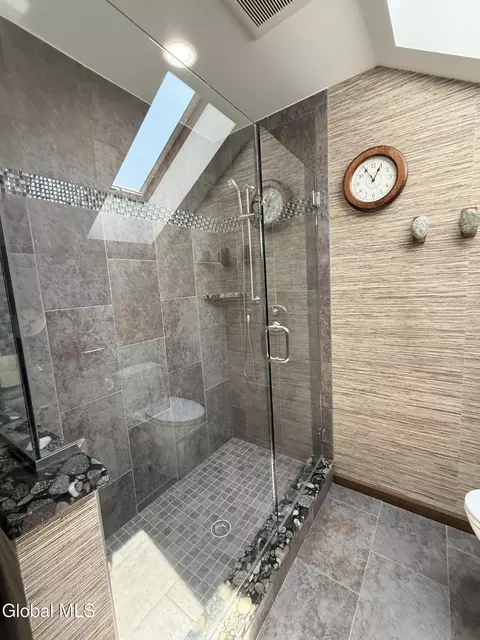 Bath - 164 Kennewyck Cir, Slingerlands, NY 12159 photo 11 of 13