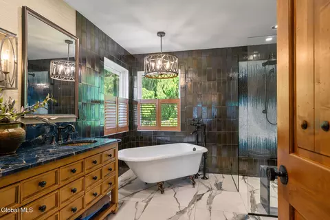 Bath - 164 Kennewyck Cir, Slingerlands, NY 12159 photo 5 of 13