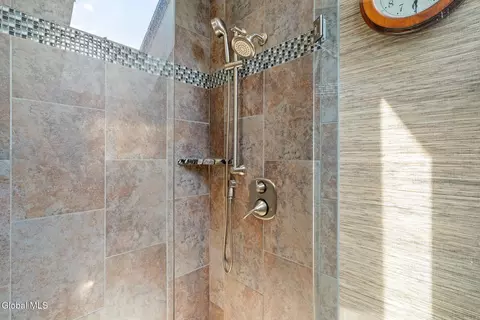 Bath - 164 Kennewyck Cir, Slingerlands, NY 12159 photo 12 of 13