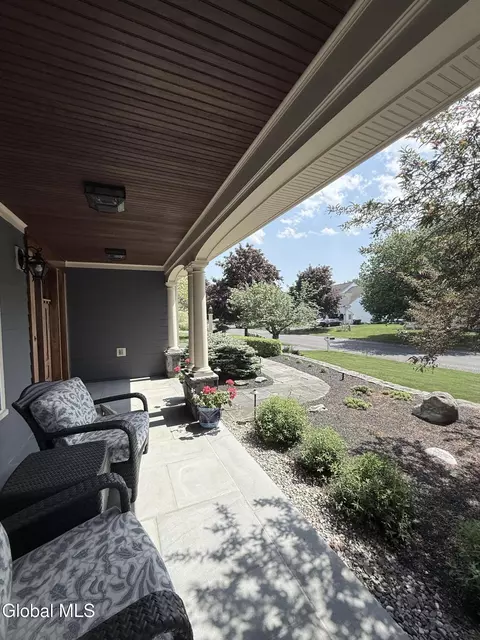 Exterior - 164 Kennewyck Cir, Slingerlands, NY 12159 photo 14 of 18