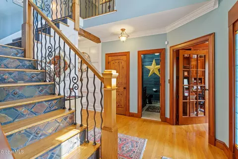 Entry Way - 164 Kennewyck Cir, Slingerlands, NY 12159 photo 3 of 7