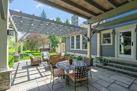 Exterior - 164 Kennewyck Cir, Slingerlands, NY 12159 photo 1 of 18