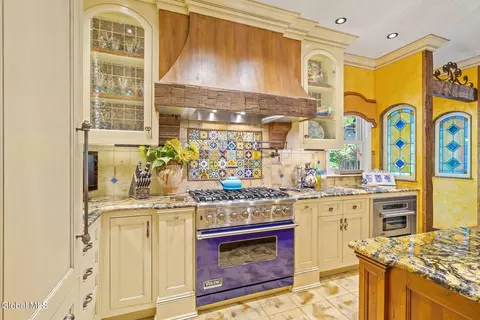 Kitchen - 164 Kennewyck Cir, Slingerlands, NY 12159 photo 2 of 15