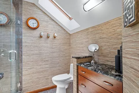 Bath - 164 Kennewyck Cir, Slingerlands, NY 12159 photo 10 of 13