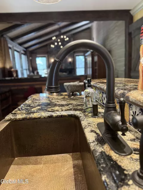 Kitchen - 164 Kennewyck Cir, Slingerlands, NY 12159 photo 5 of 15