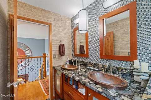 Bath - 164 Kennewyck Cir, Slingerlands, NY 12159 photo 9 of 13