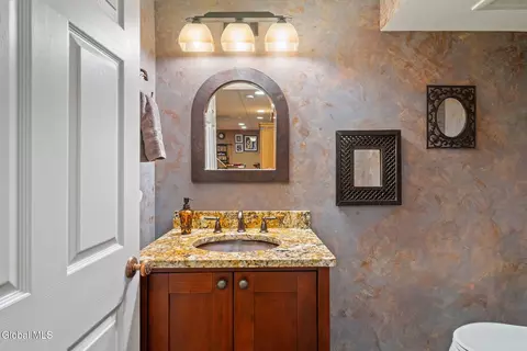 Bath - 164 Kennewyck Cir, Slingerlands, NY 12159 photo 13 of 13