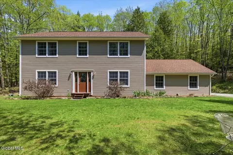 674 Momrow Rd, Sand Lake, NY 12153