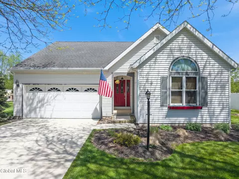 77 Capitol Pl, Rensselaer, NY 12144