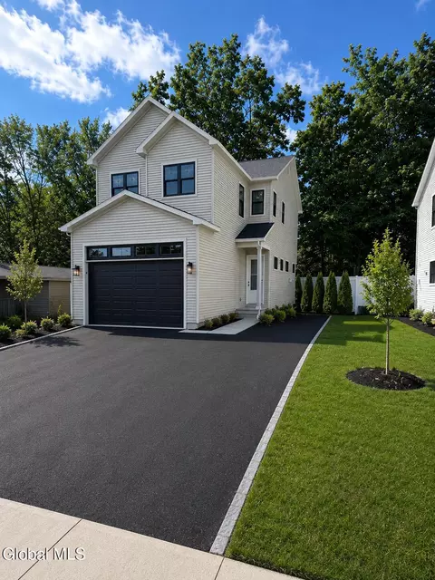 61 Van Dorn St, Saratoga Springs, NY 12866
