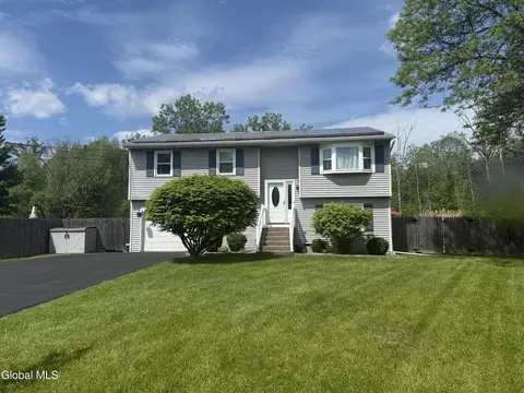 32 Scully Ave, Latham, NY 12110