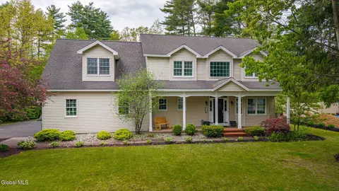 17 Kimberly Ln, Queensbury, NY 12804