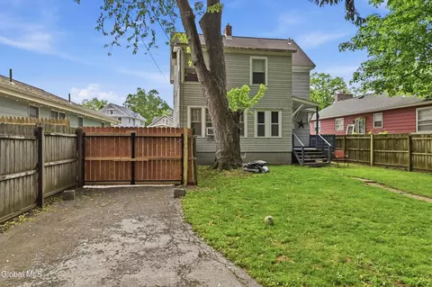 Exterior - 775 Central Pkwy, Schenectady, NY 12309 photo 5 of 15