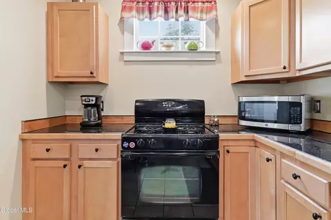 Kitchen - 775 Central Pkwy, Schenectady, NY 12309 photo 3 of 4