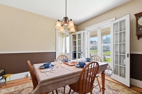 Dining - 775 Central Pkwy, Schenectady, NY 12309 photo 1 of 3