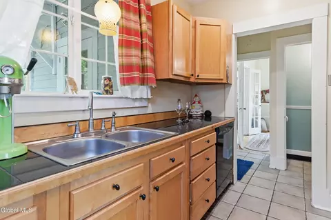 Kitchen - 775 Central Pkwy, Schenectady, NY 12309 photo 4 of 4
