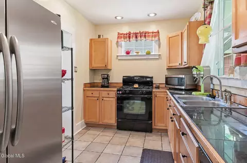Kitchen - 775 Central Pkwy, Schenectady, NY 12309 photo 1 of 4