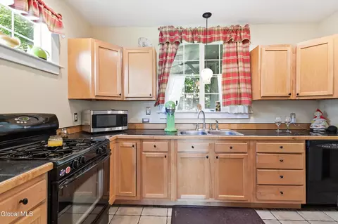 Kitchen - 775 Central Pkwy, Schenectady, NY 12309 photo 2 of 4