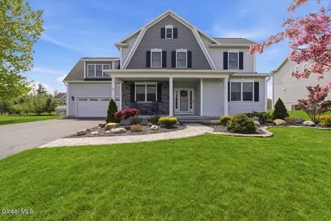 21 Tisdale Ln, Clifton Park, NY 12065