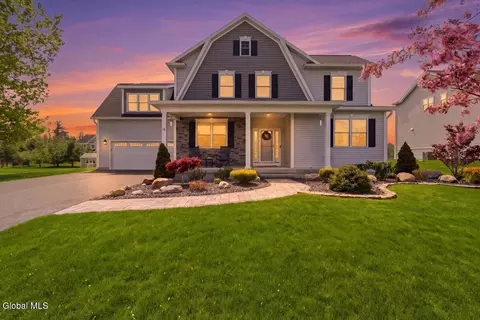 21 Tisdale Ln, Clifton Park, NY 12065
