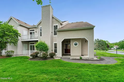 213 Diamond Rock Cir, Troy, NY 12182