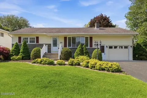 1117 Day Rd, Schenectady, NY 12303