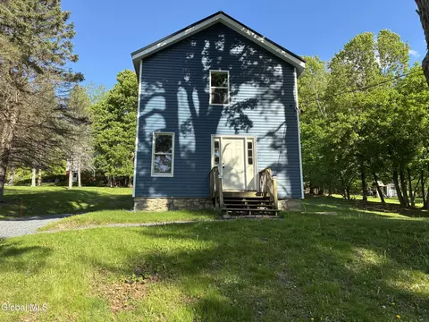 77 Abbott St, Hoosick Falls, NY 12090