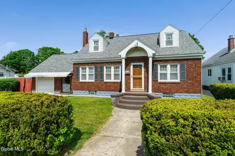 905 Vischer Ave, Schenectady, NY 12306