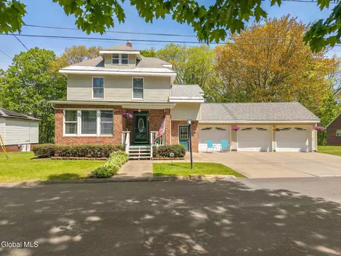 307 W Madison Ave Ext, Johnstown, NY 12095