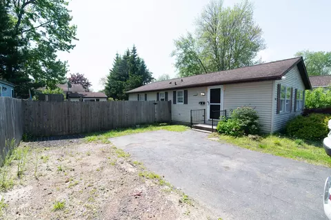 15 Maryland Ave, Colonie, NY 12205