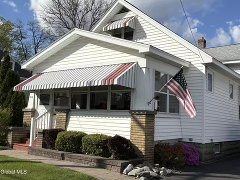 310 Princetown Rd, Schenectady, NY 12306