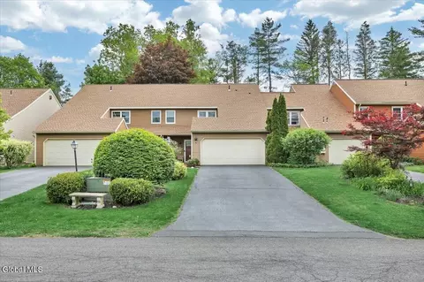 6 Quincy Rd, Glenmont, NY 12077