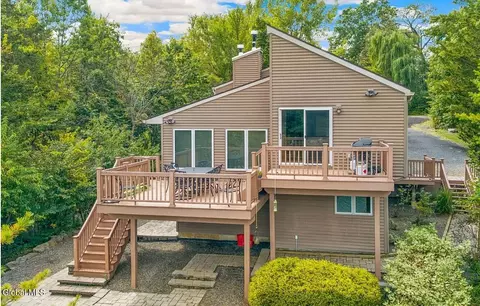 10 Classic Ct, Athens, NY 12015