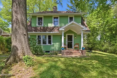 1505 Van Antwerp Rd, Niskayuna, NY 12309