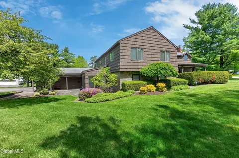 1283 Hawthorn Rd, Niskayuna, NY 12309