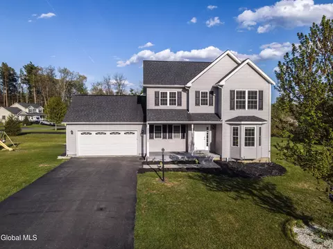 11 Anna Ln, Halfmoon, NY 12065