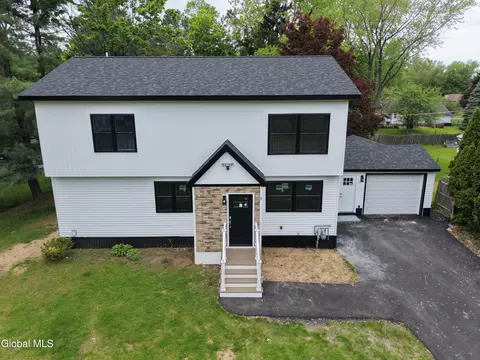 9 Alva Dr, Latham, NY 12110