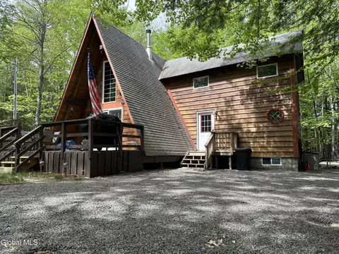 1070 Dartmouth Rd, Athol, NY 12810