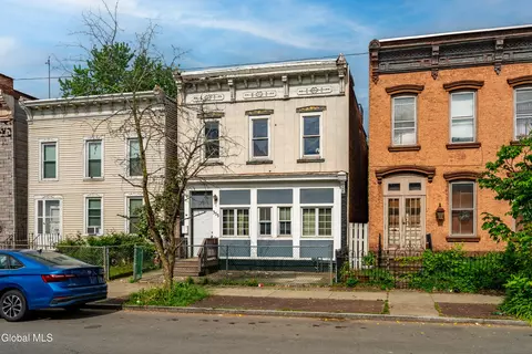 373 3rd St, Troy, NY 12180