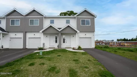 2 Giovanni Ct, Troy, NY 12180